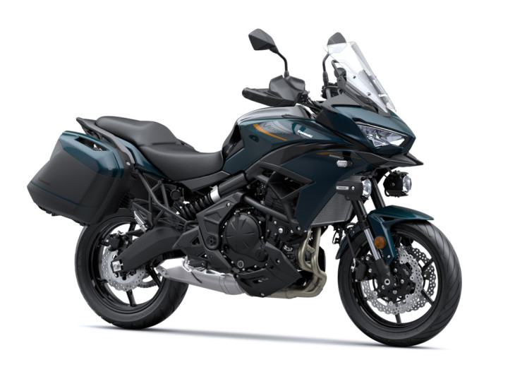 Пакет SE Tourer+ Versys 650 Metallic Deep Blue / Metallic Spark Black 2026