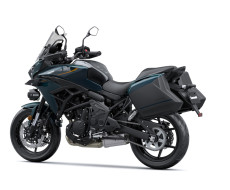 Пакет SE Tourer+ Versys 650 Metallic Deep Blue / Metallic Spark Black 2026