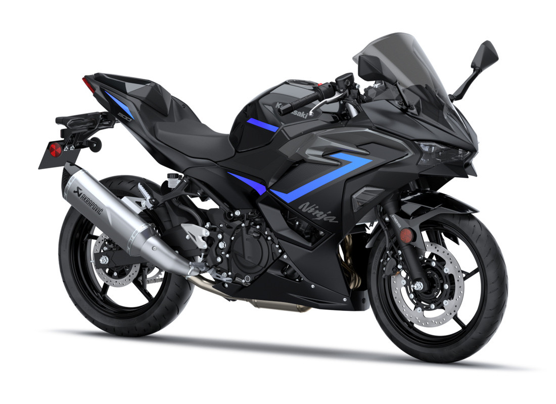 Accessories SE Performance Akrapovič Ninja 500 SE Metallic Flat Spark Black / Metallic Spark Black 2026