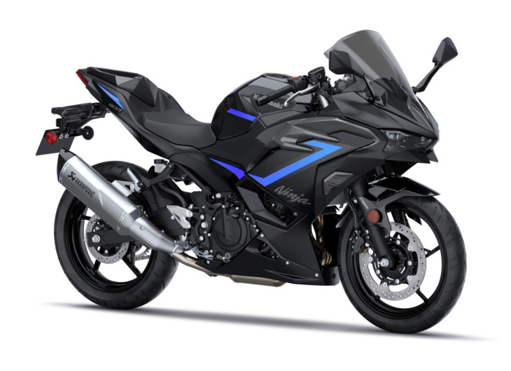 Accessories SE Performance Akrapovič Ninja 500 SE Metallic Flat Spark Black / Metallic Spark Black 2026