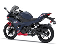 Pakiet SE Sport Ninja 500SE Metallic Matte Twilight Blue / Candy Persimmon Red 2026
