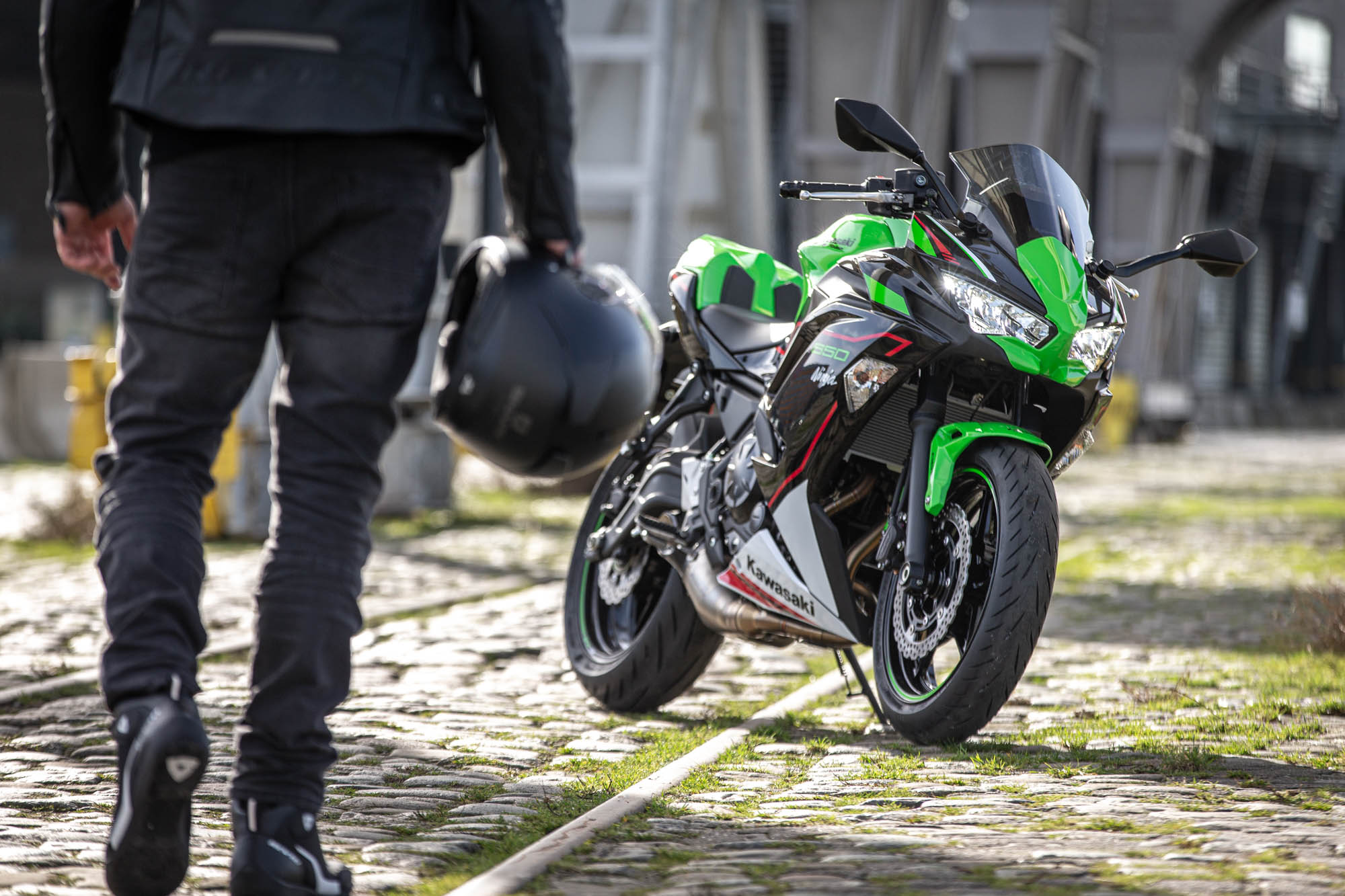 Ninja 650 na sezon 2021 – uniwersalny motocykl najnowszego pokolenia 